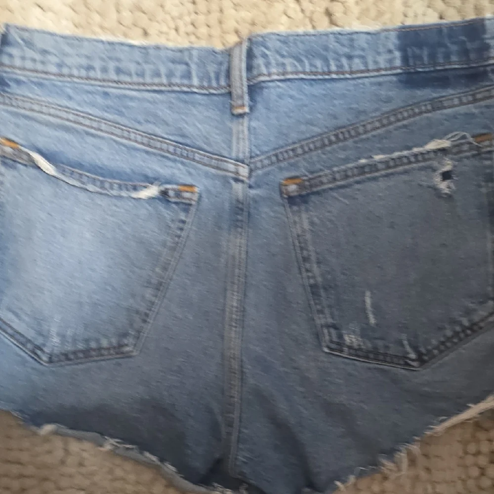 Abercrombie & Fitch Distressed Light Blue High-Rise Denim Shorts - Picture 4 of 4